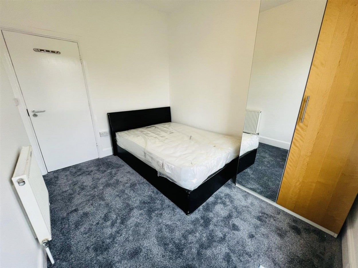 Room Henderson Road in Bristol