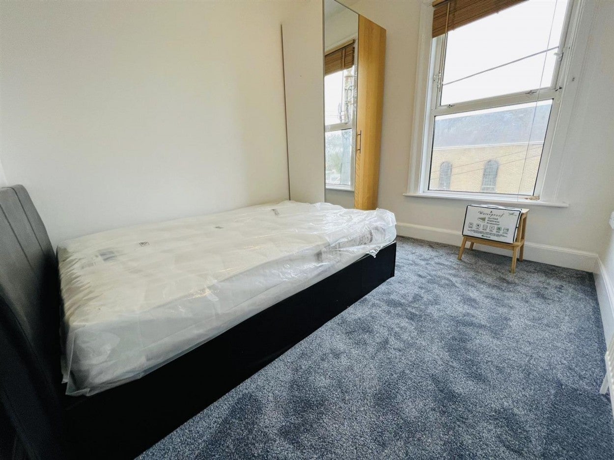 Room Henderson Road in Bristol