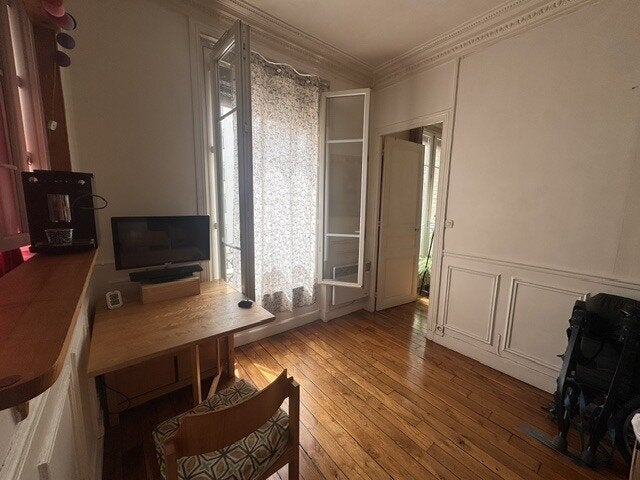 Flat Rue Eugène Jumin in Paris