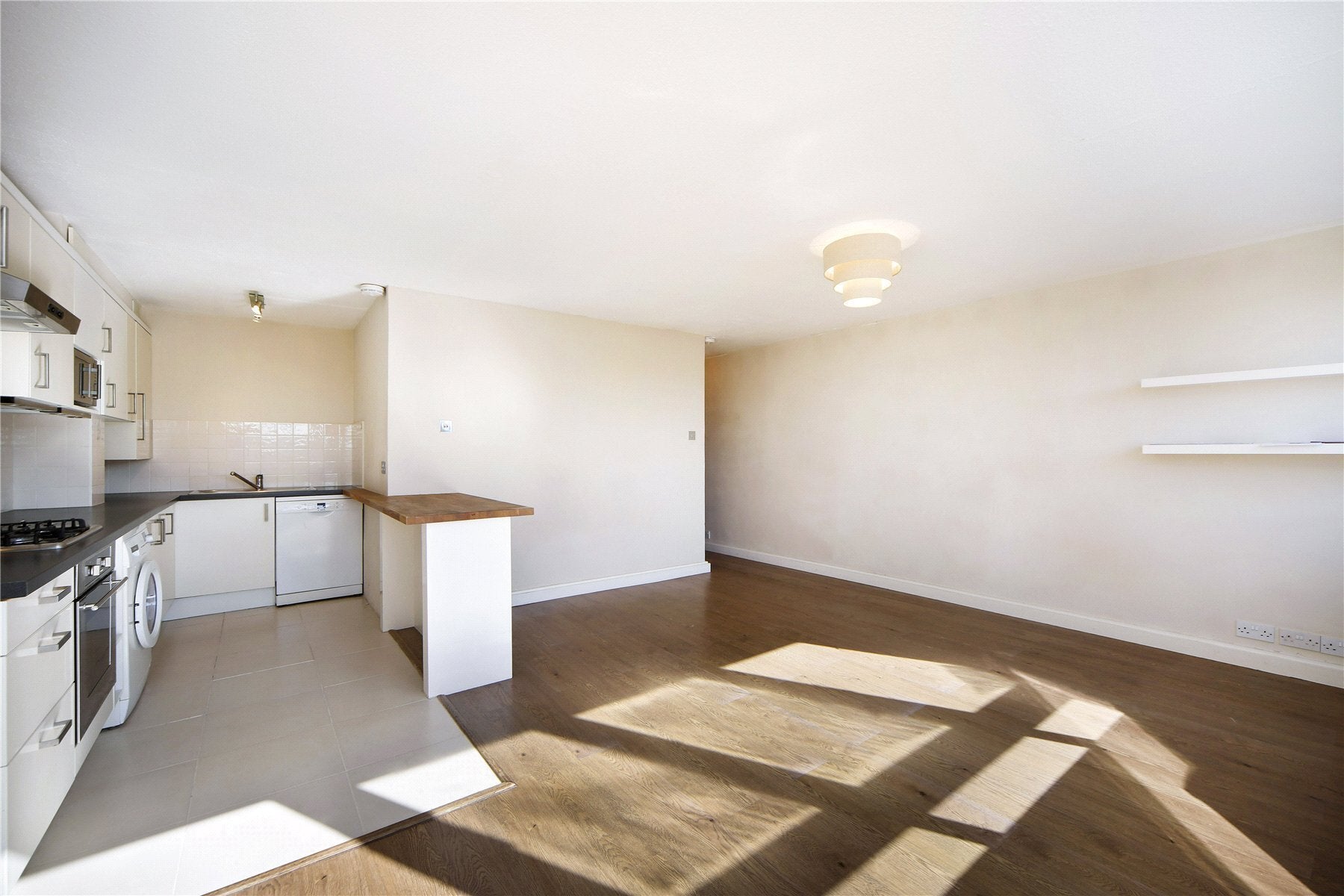 Flat Shuttleworth Road in Greater London