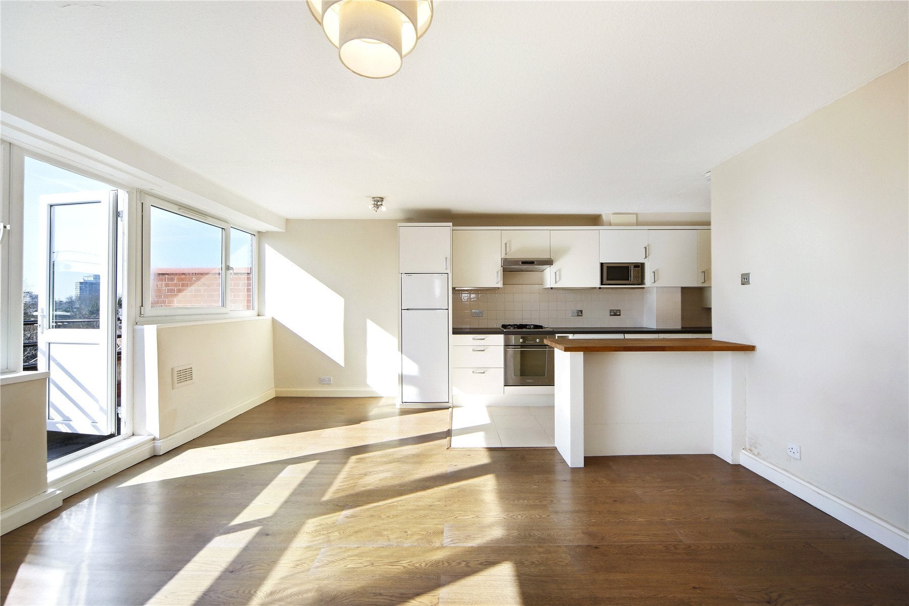 Flat Shuttleworth Road in Greater London