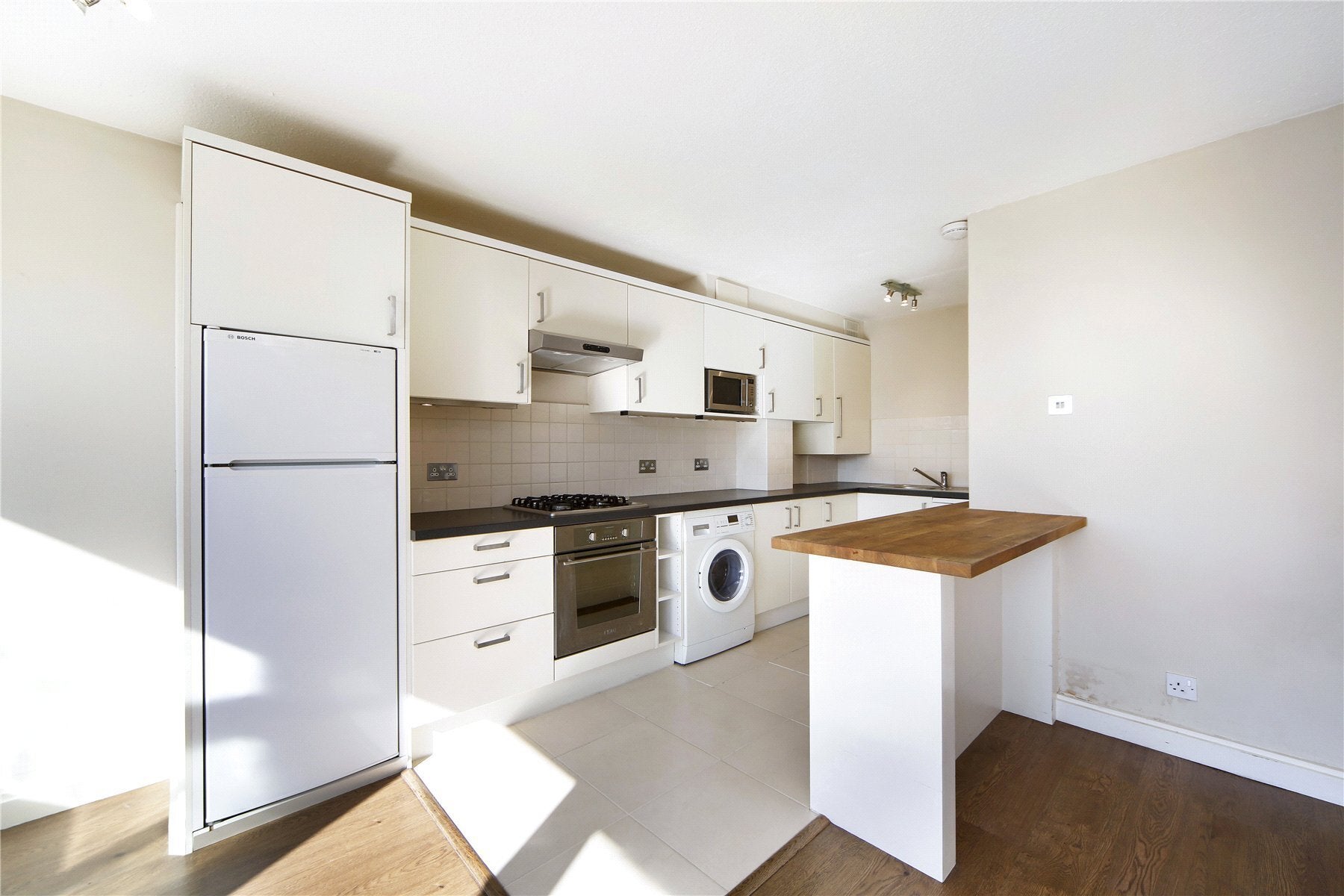 Flat Shuttleworth Road in Greater London