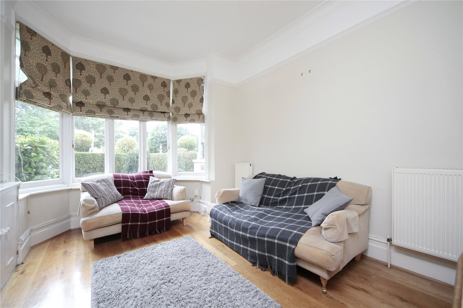 Flat Larkhall Rise in Greater London