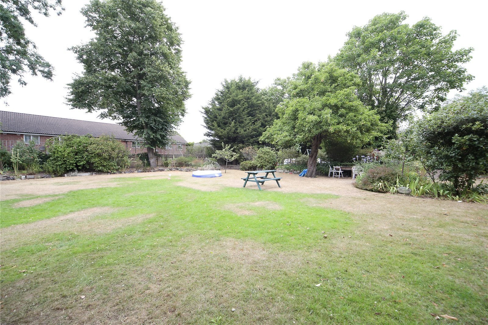 Flat Larkhall Rise in Greater London