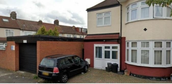 Flat Clifton Road in Greater London