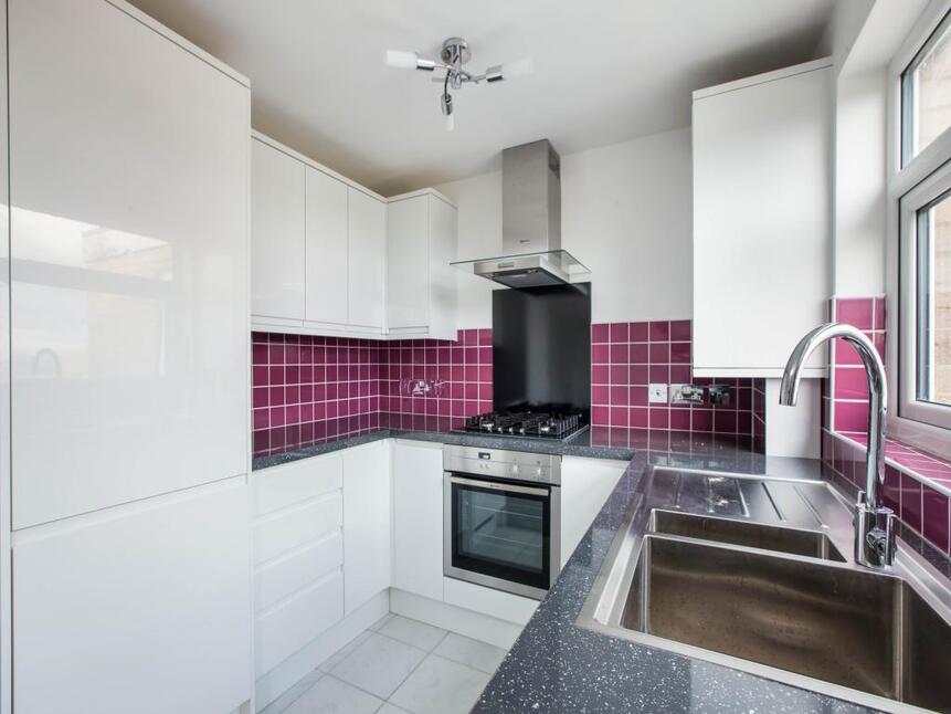 Flat Shirley Heights in Greater London