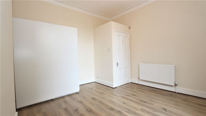 Flat Trinity Road in Greater London