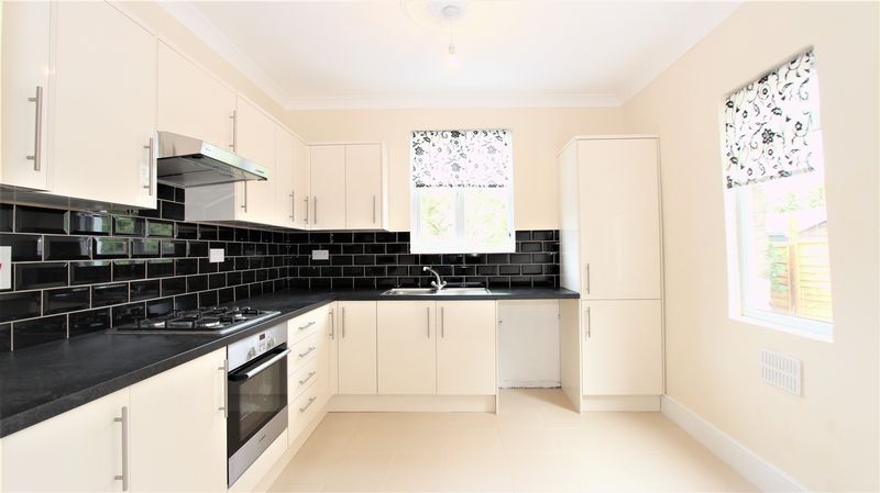Flat Trinity Road in Greater London