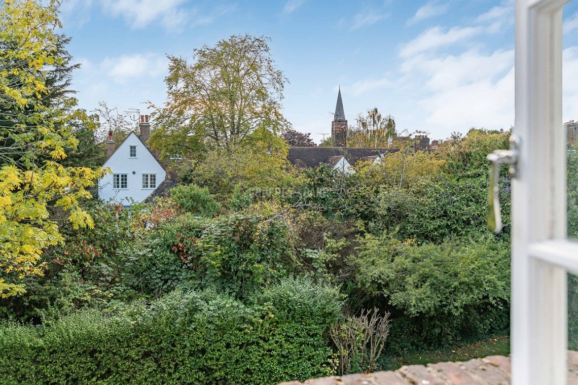 Flat Meadway Court in Greater London