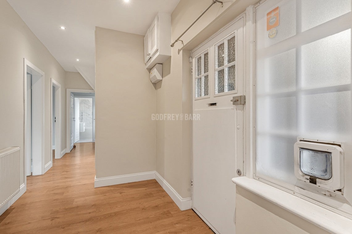 Flat Meadway Court in Greater London
