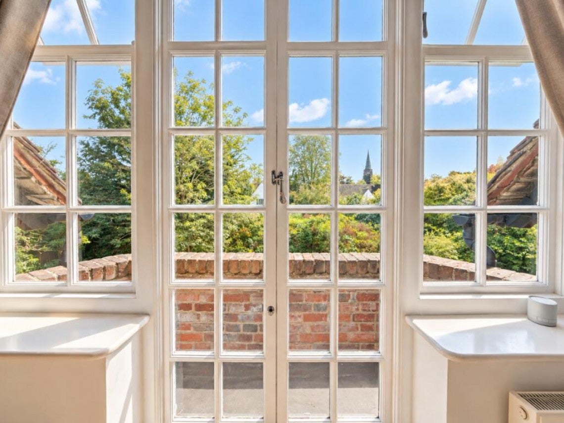 Flat Meadway Court in Greater London