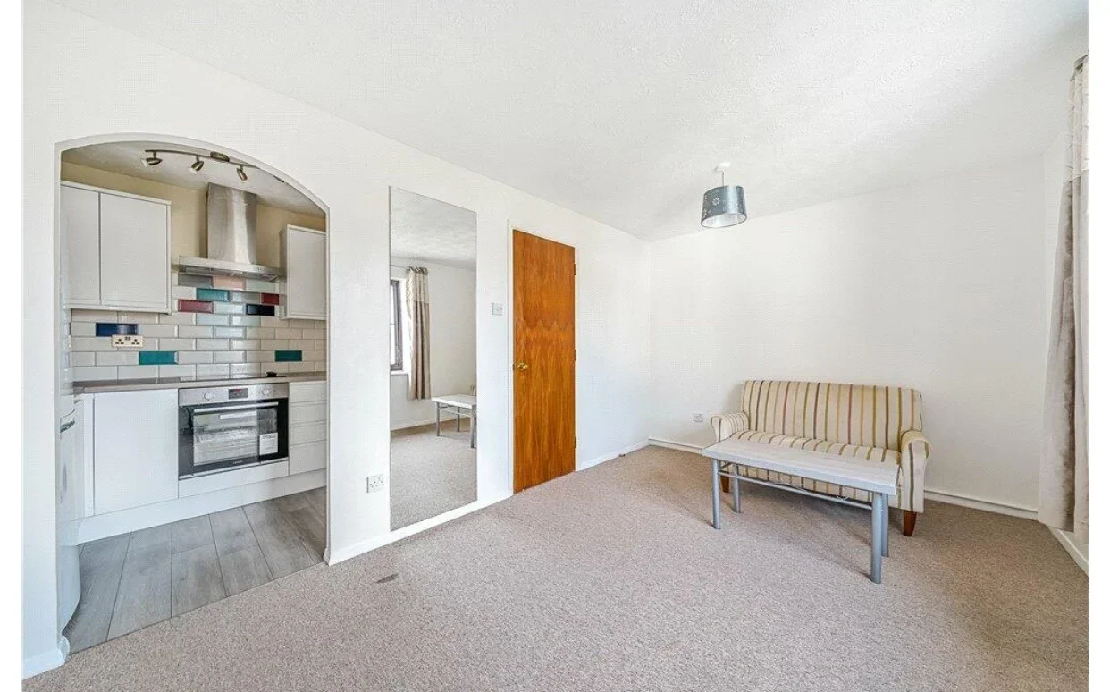 Flat Elmore Close in Greater London