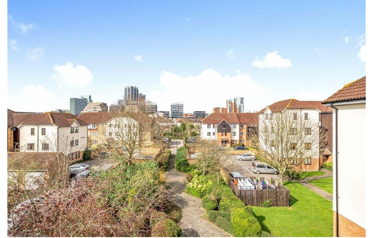 Flat Elmore Close in Greater London