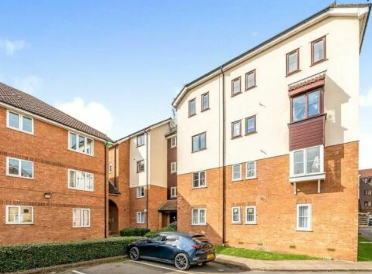 Flat Elmore Close in Greater London