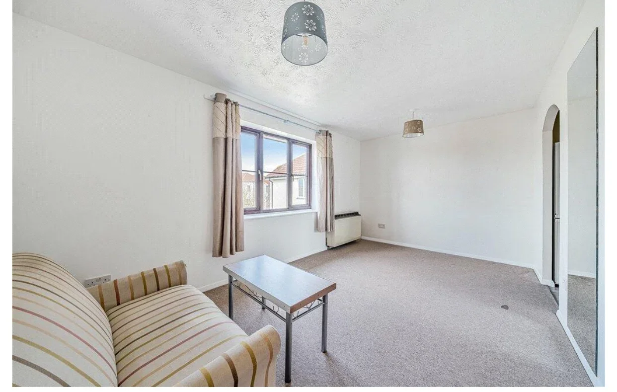 Flat Elmore Close in Greater London