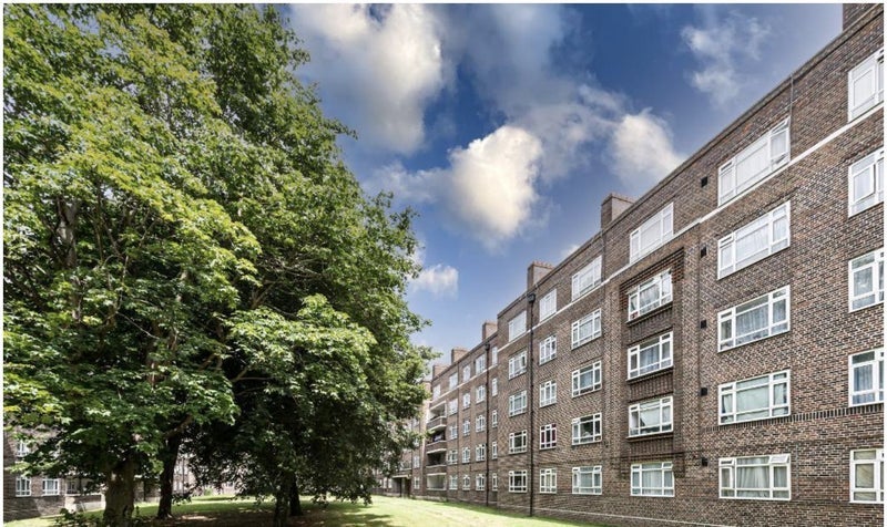 Flat Commonwealth Avenue in Greater London