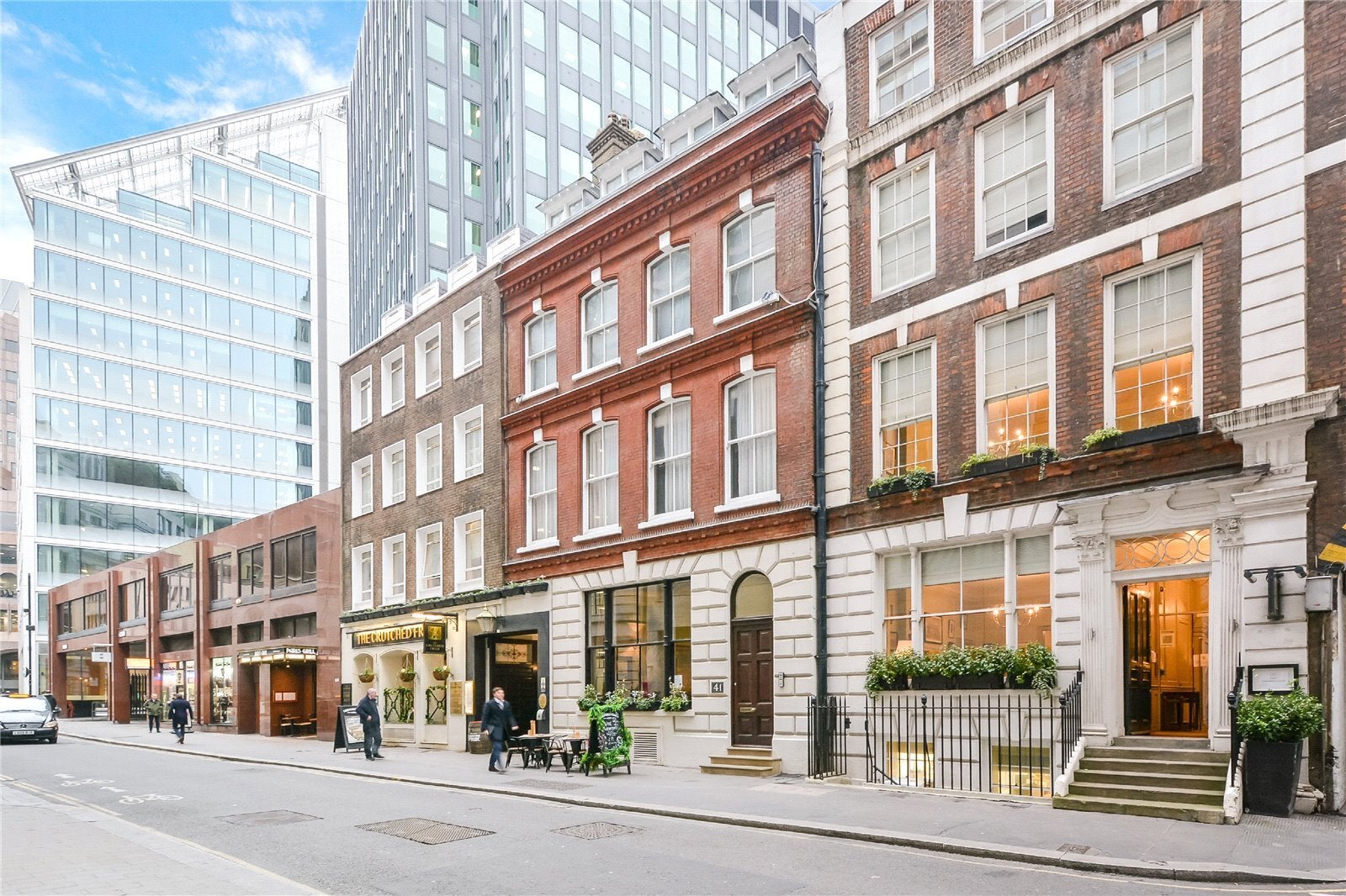 Flat Crutched Friars in City of London