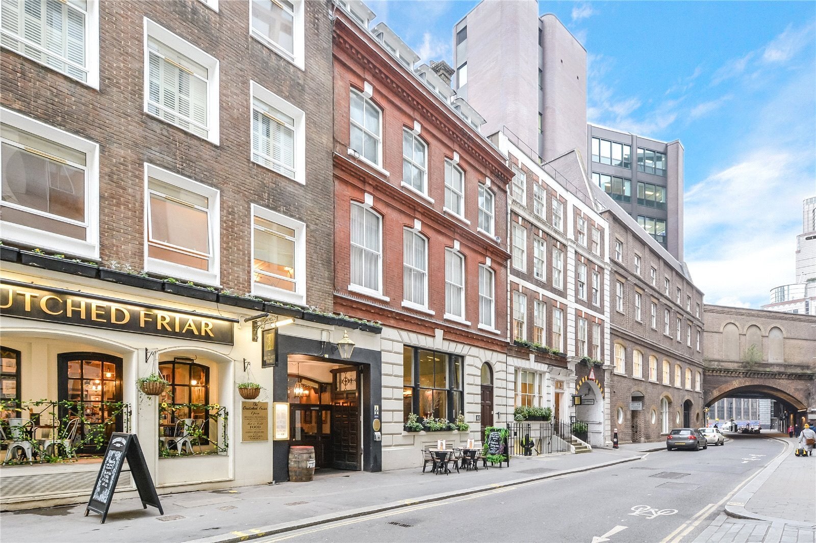 Flat Crutched Friars in City of London