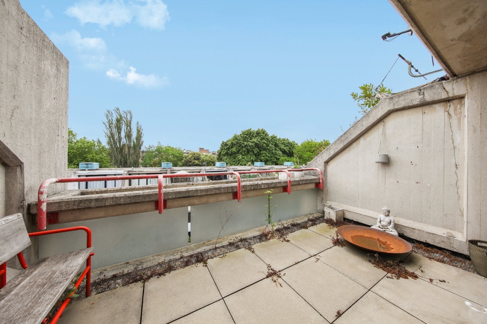 Flat Rowley Way in Greater London