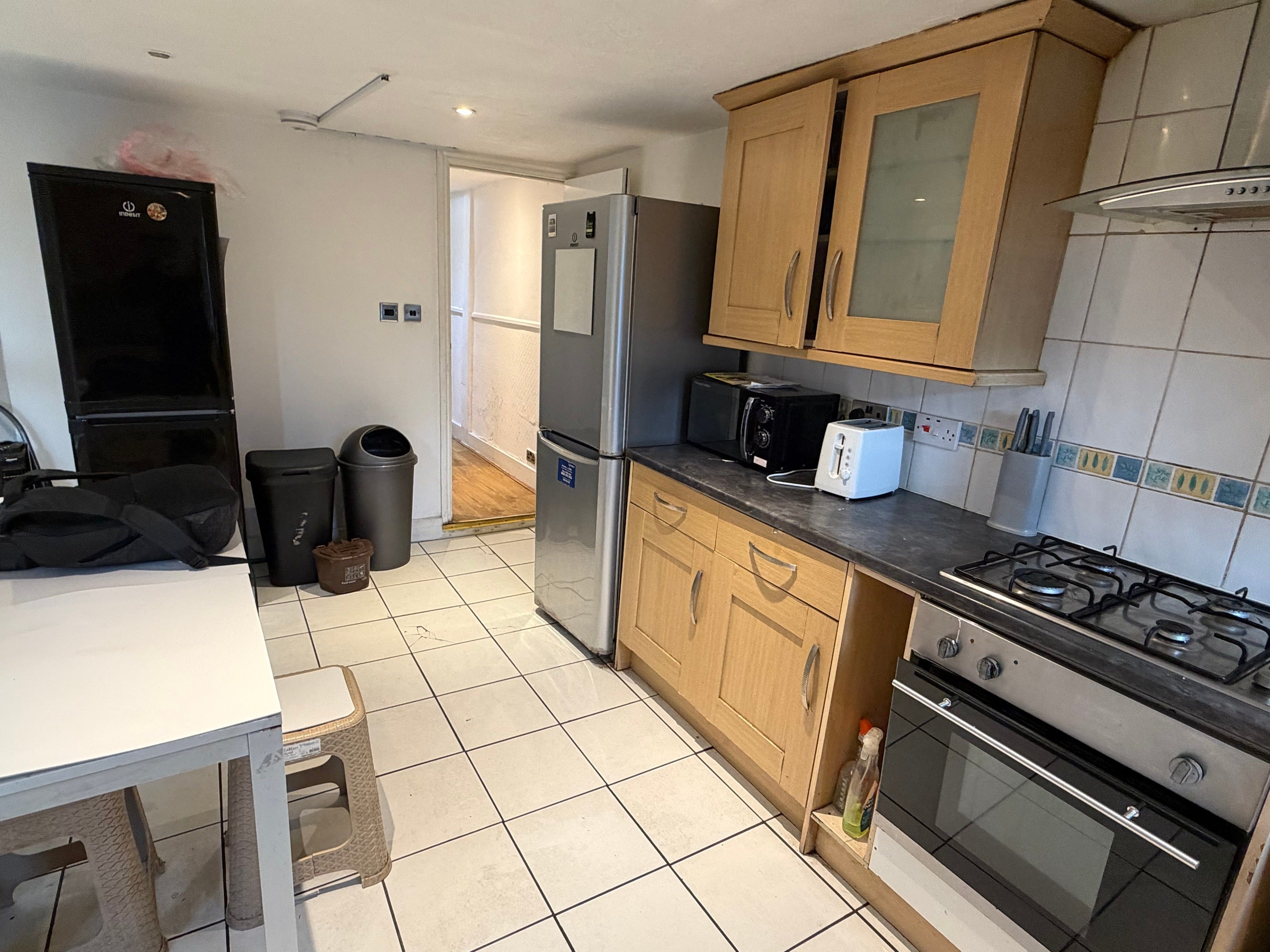 Flat Crownfield Road in Greater London