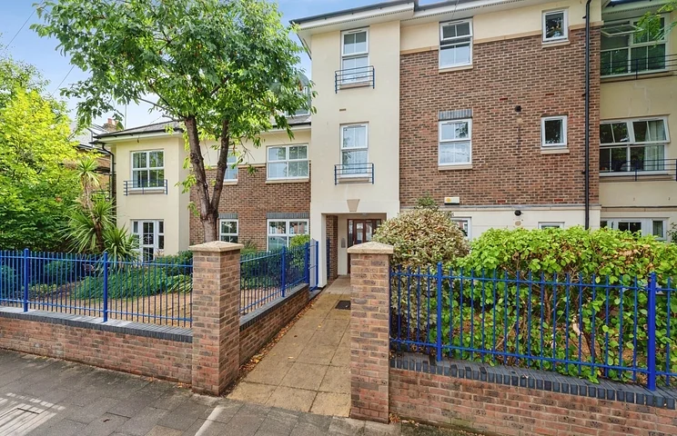 Flat Lower Kings Road in Greater London