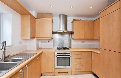 Flat Lower Kings Road in Greater London