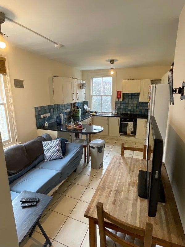 Room Hackford Road in Greater London