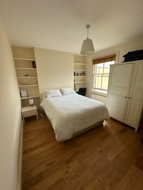 Room Hackford Road in Greater London