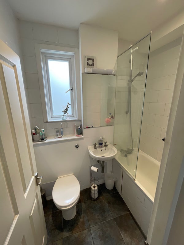 Room Hackford Road in Greater London