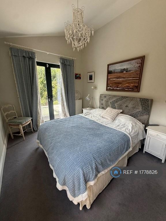 Room Acton Lane in Greater London
