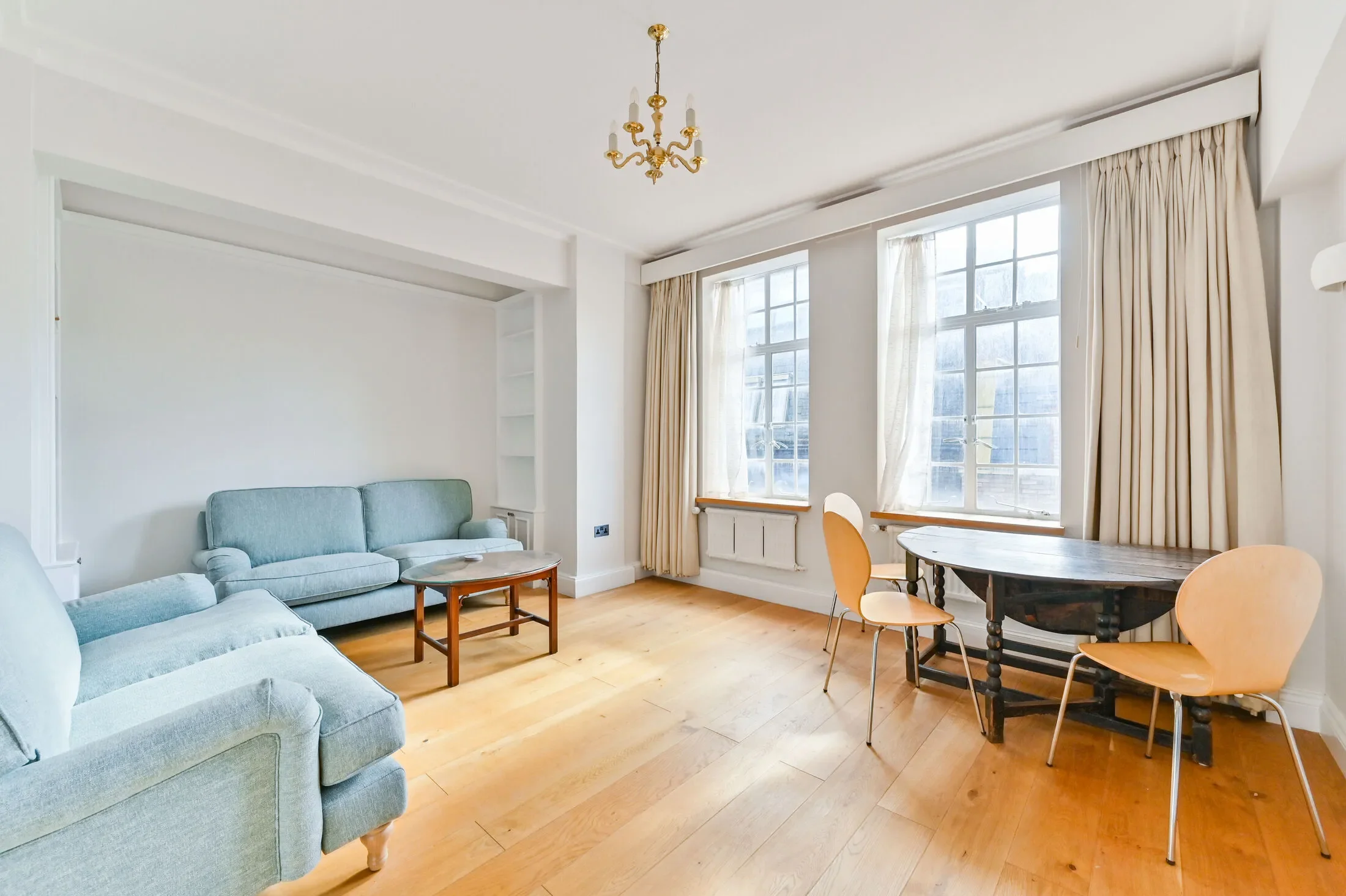 Flat Market Mews in City of Westminster