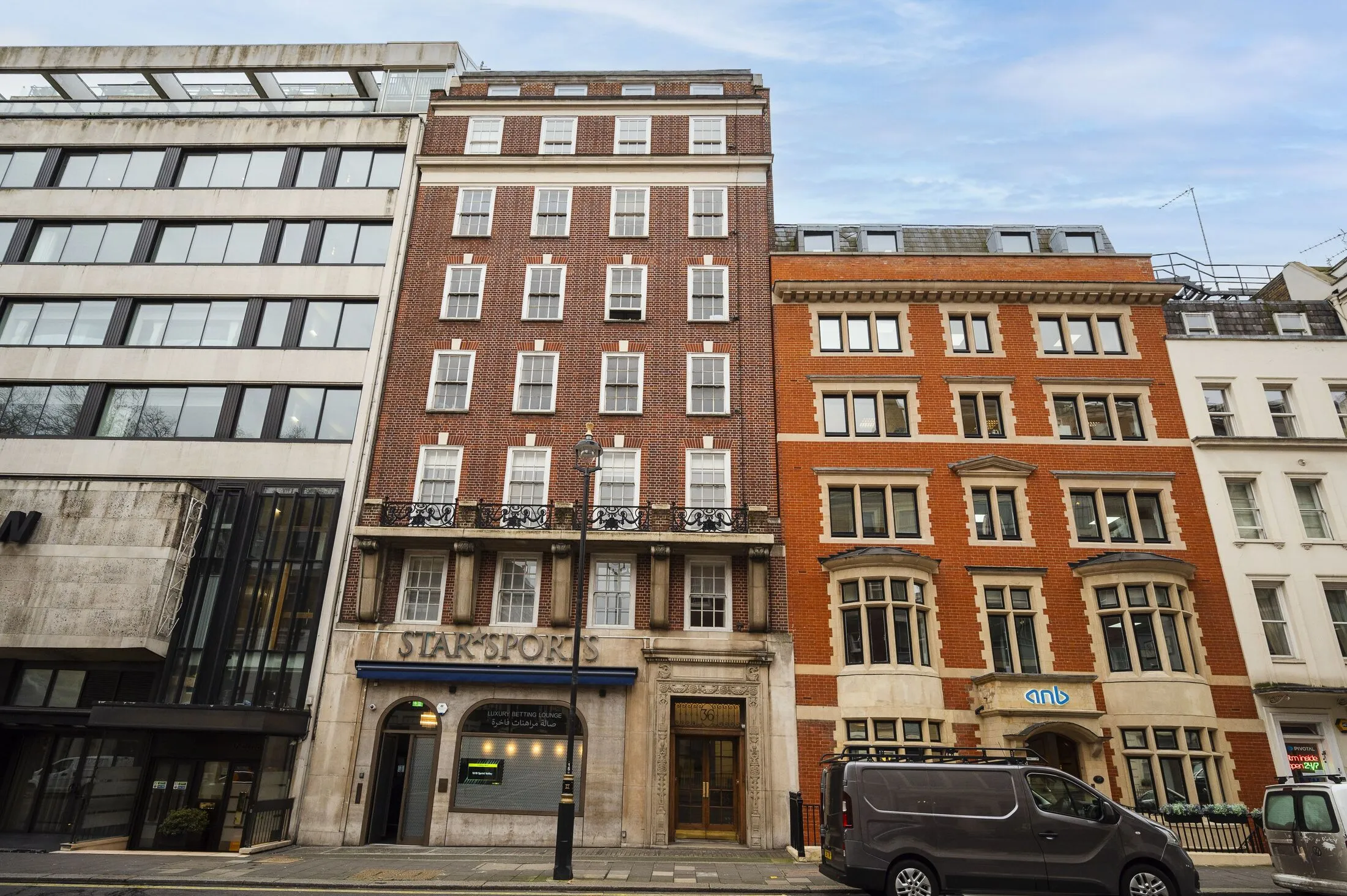 Flat Market Mews in City of Westminster