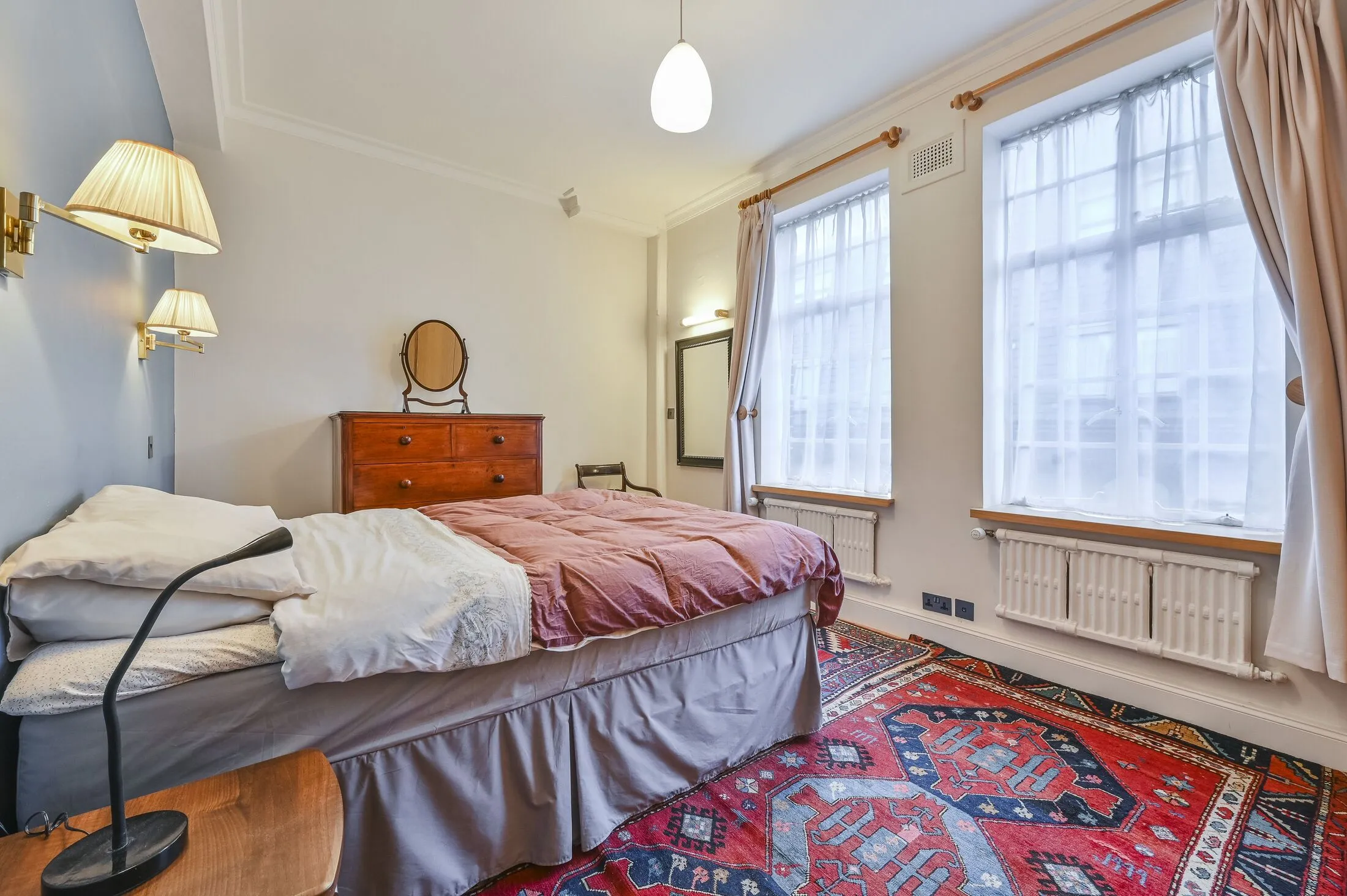 Flat Market Mews in City of Westminster
