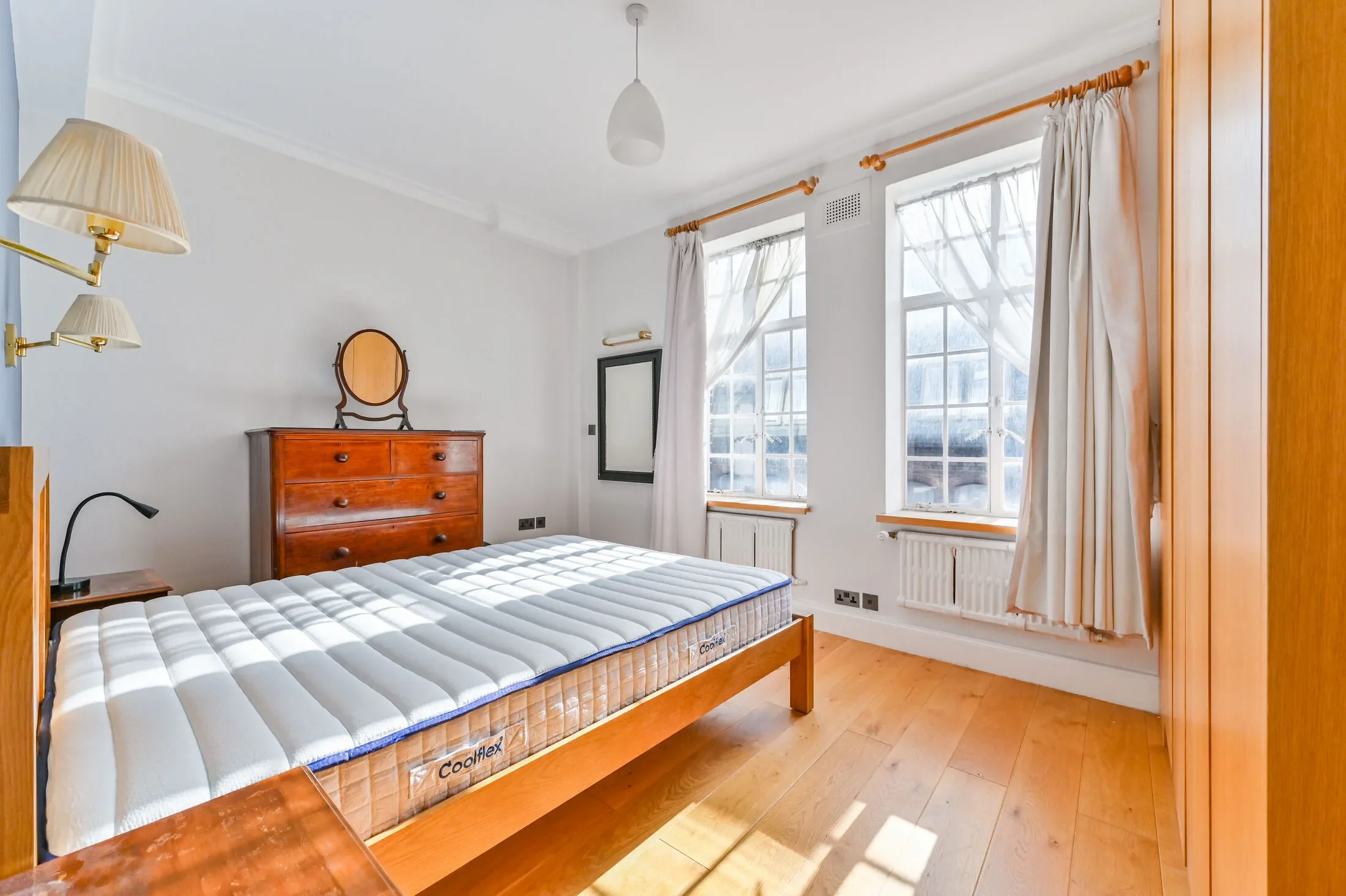 Flat Market Mews in City of Westminster