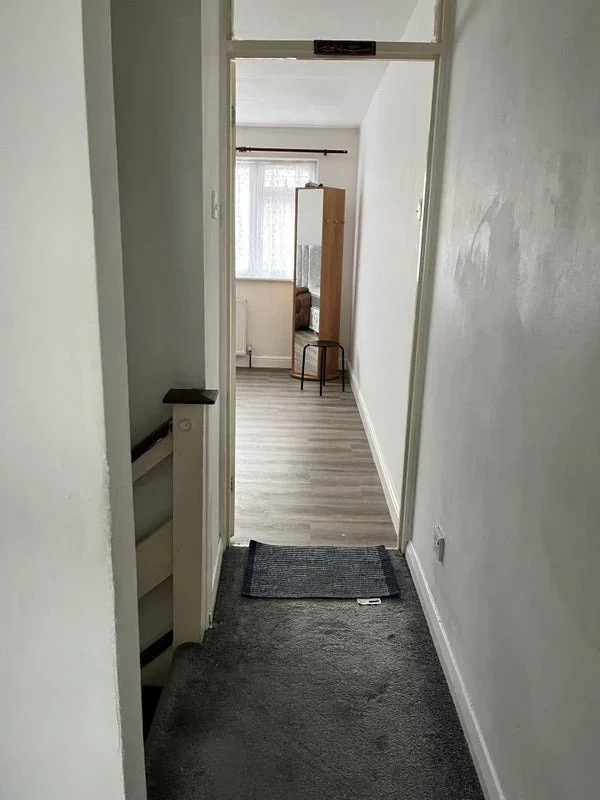 Room Bedford Avenue in Greater London