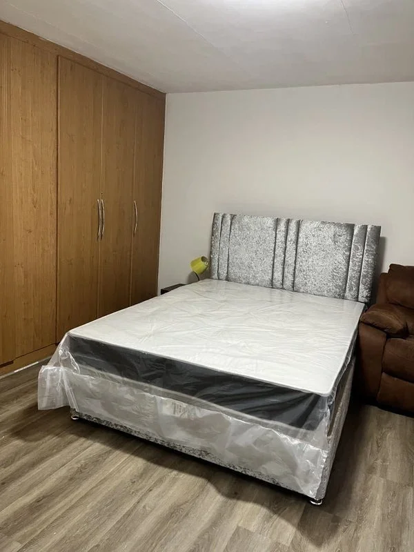 Room Bedford Avenue in Greater London