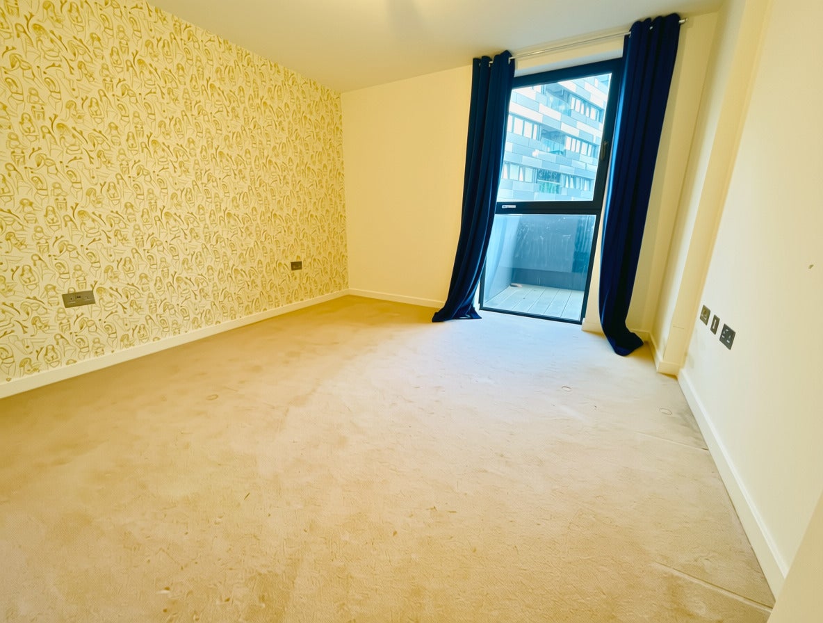 Flat Hazel Lane in Greater London
