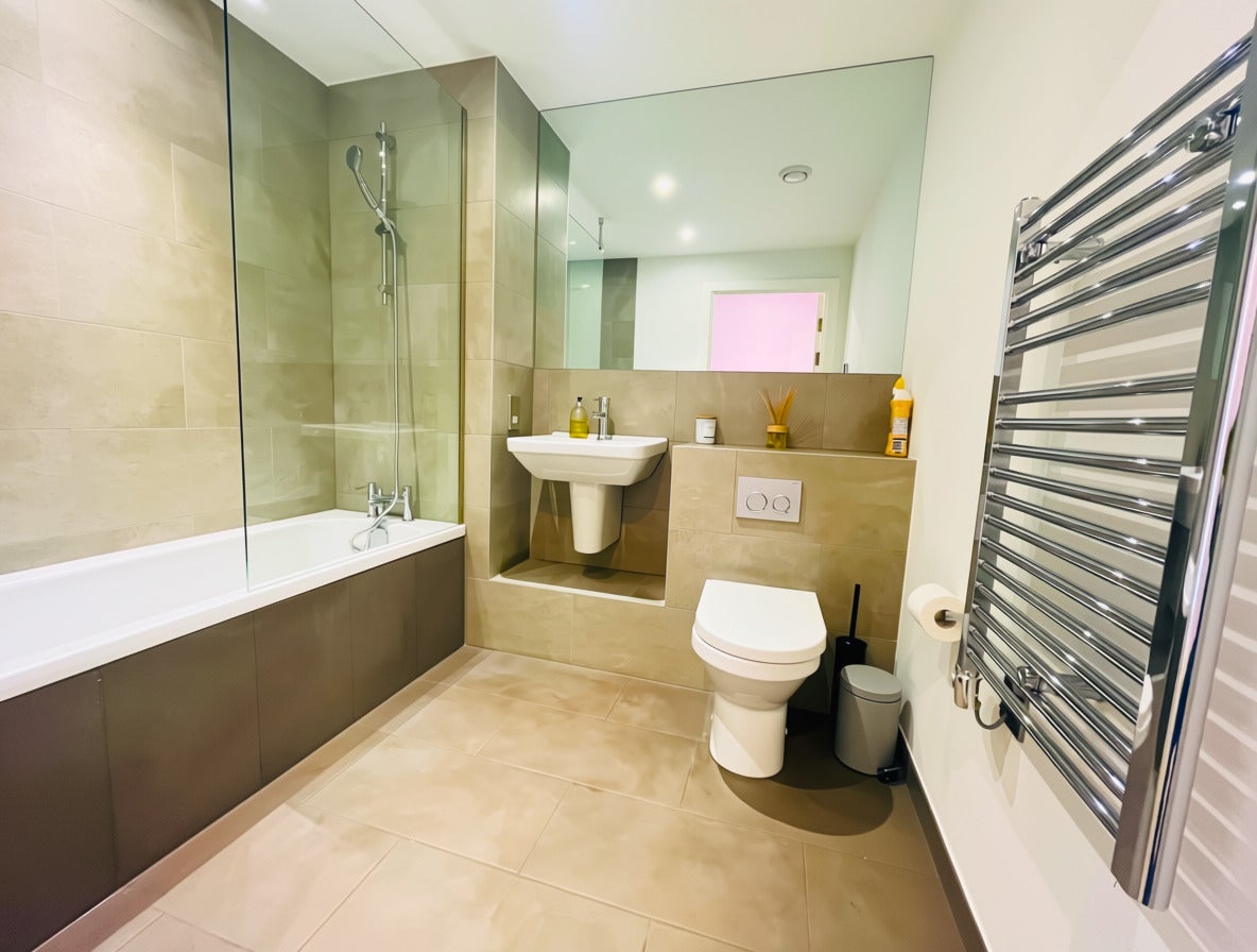 Flat Hazel Lane in Greater London