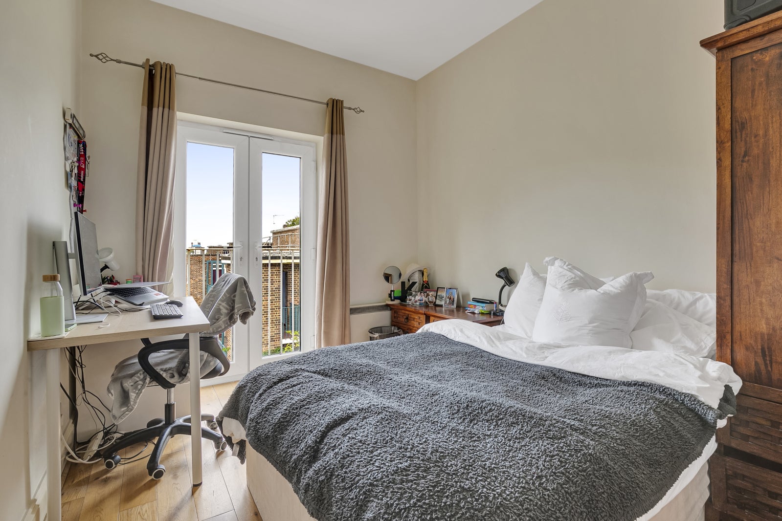 Flat Lavender Hill in Greater London