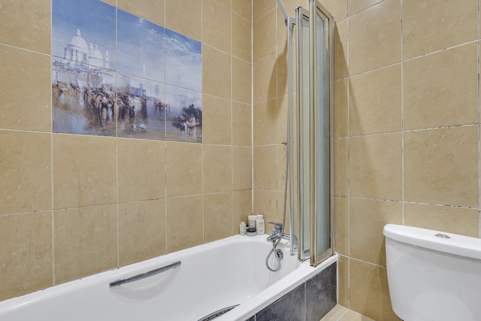 Flat Lavender Hill in Greater London