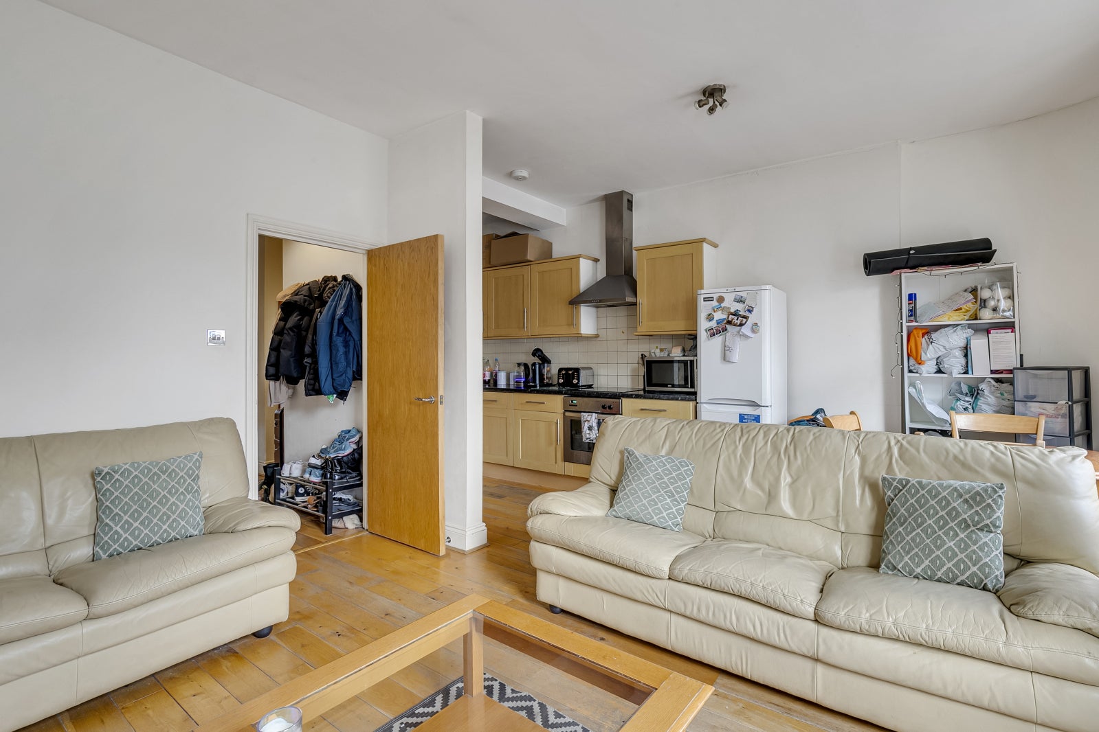 Flat Lavender Hill in Greater London