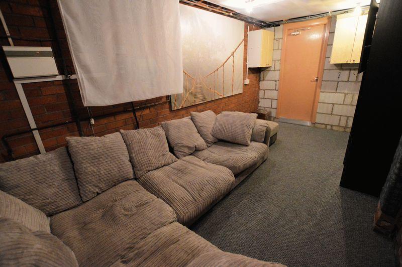 Room Windsor Drive in Radcliffe
