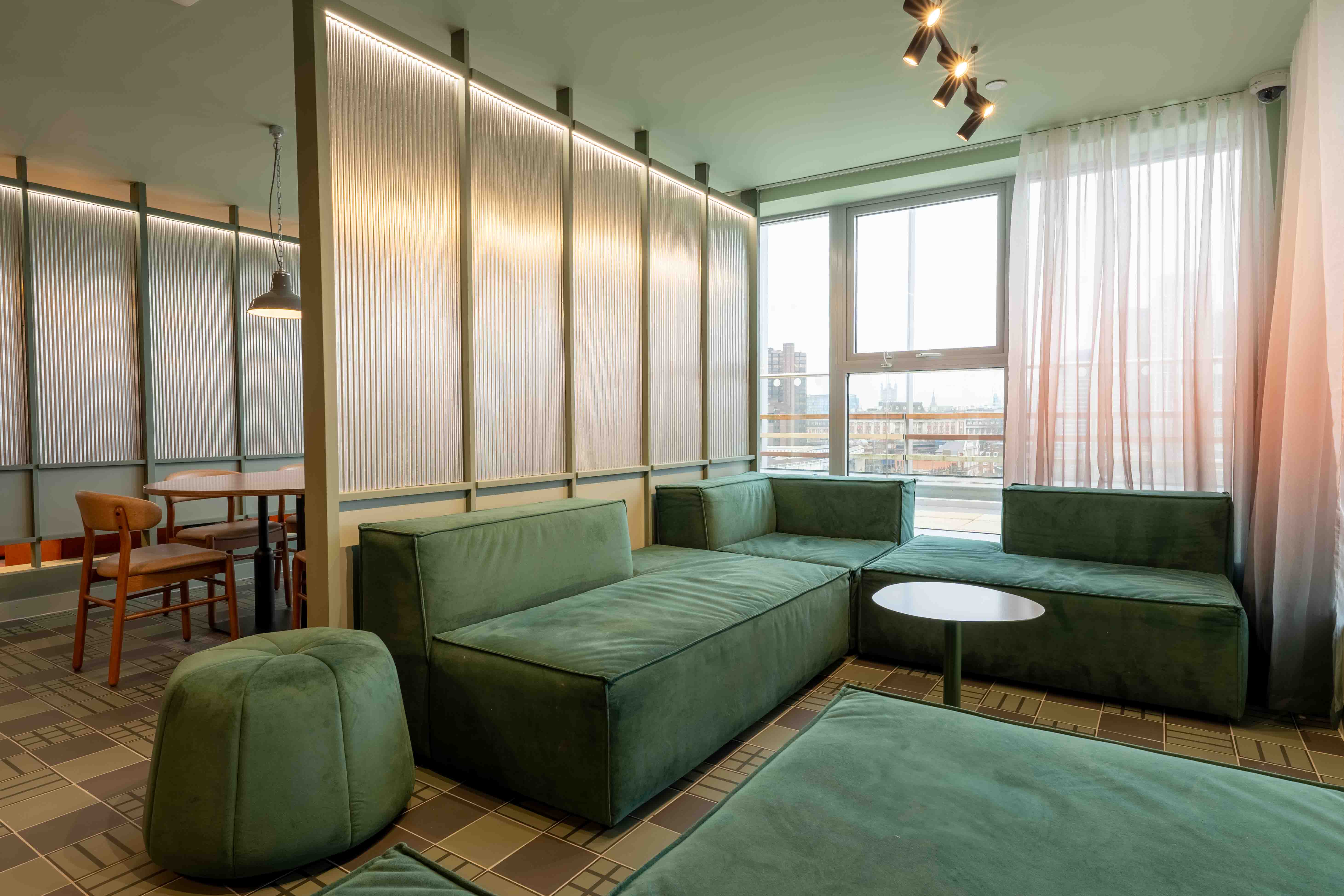 Room Paris Garden in Greater London