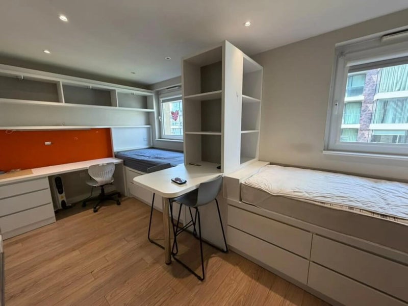 Room Leman Street in Greater London
