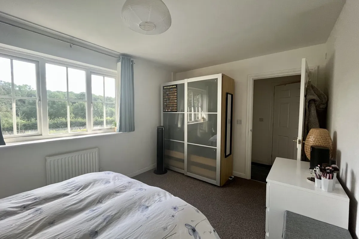 Flat London Road in Aston Clinton