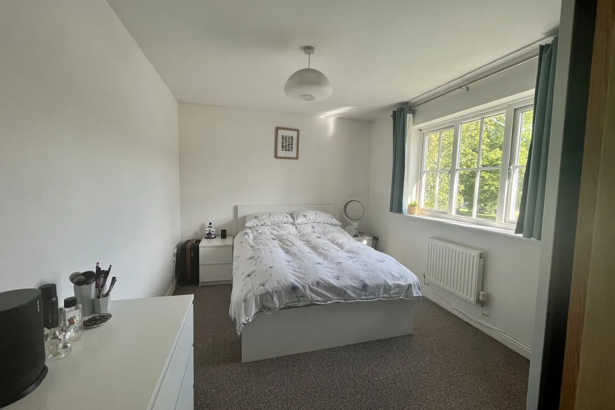 Flat London Road in Aston Clinton