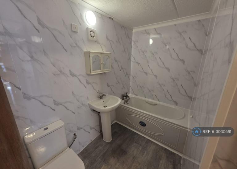 Flat Brooks Mews in Aylesbury