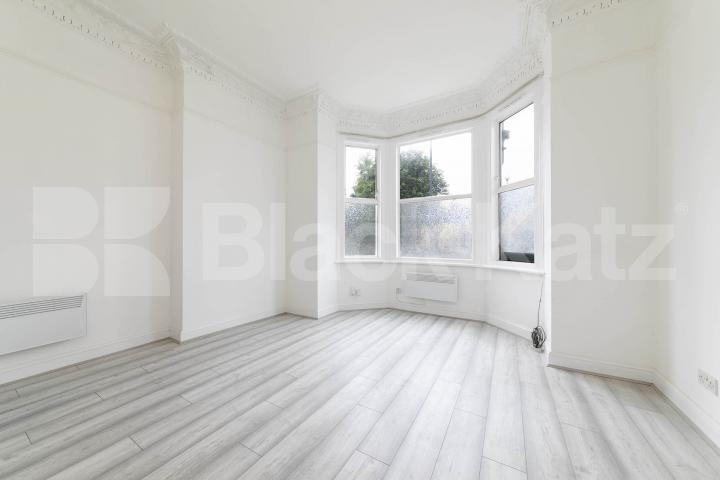 Flat Iverson Road in Greater London