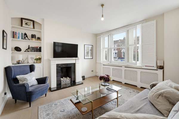 Flat Lavender Hill in Greater London
