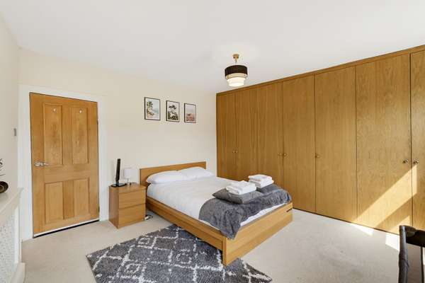 Flat Lavender Hill in Greater London